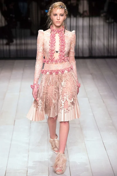 Look 15